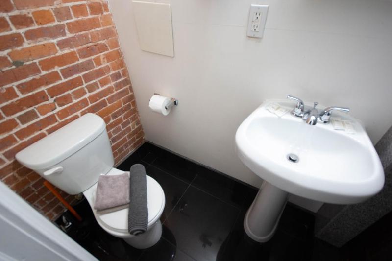 Studio Apartment image 3