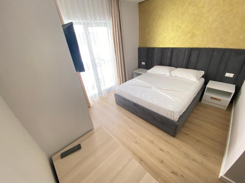 Double Room with French Balcony image 4