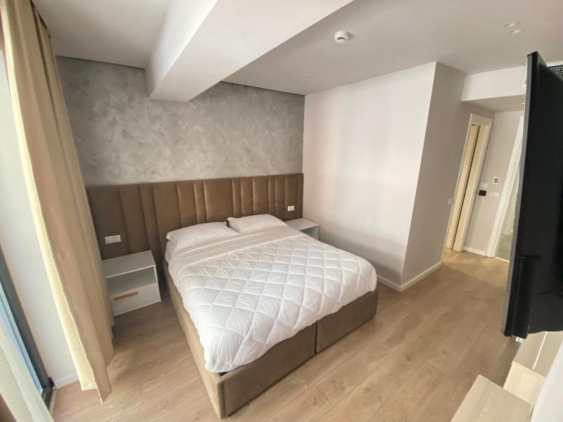 Double or Twin Room with French Balcony image 2