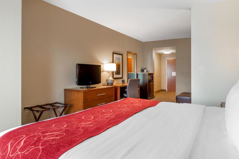 King Suite - Accessible/Non-Smoking image 3