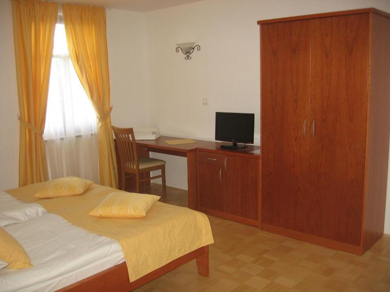 Double Room image 3