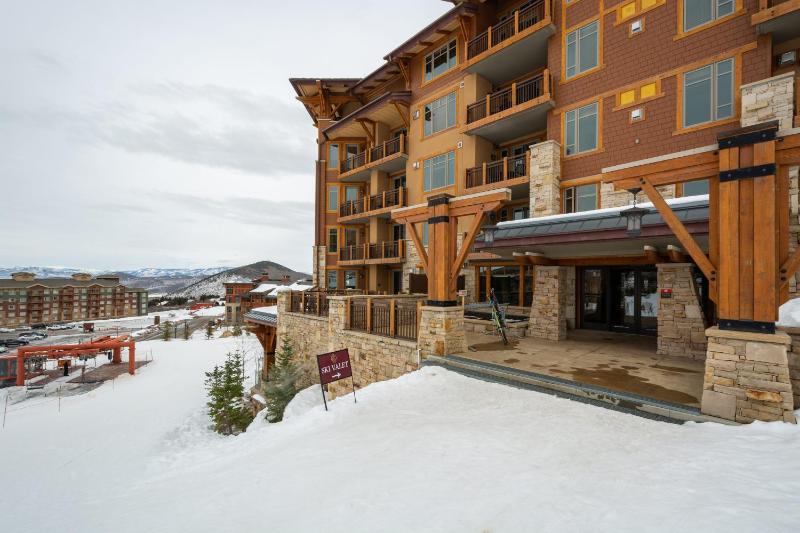 Luxury Resort Ski In Ski Out Hyatt Centric Residence 1BR Condo Pool Gym Hot tub Restaurant More - image 5
