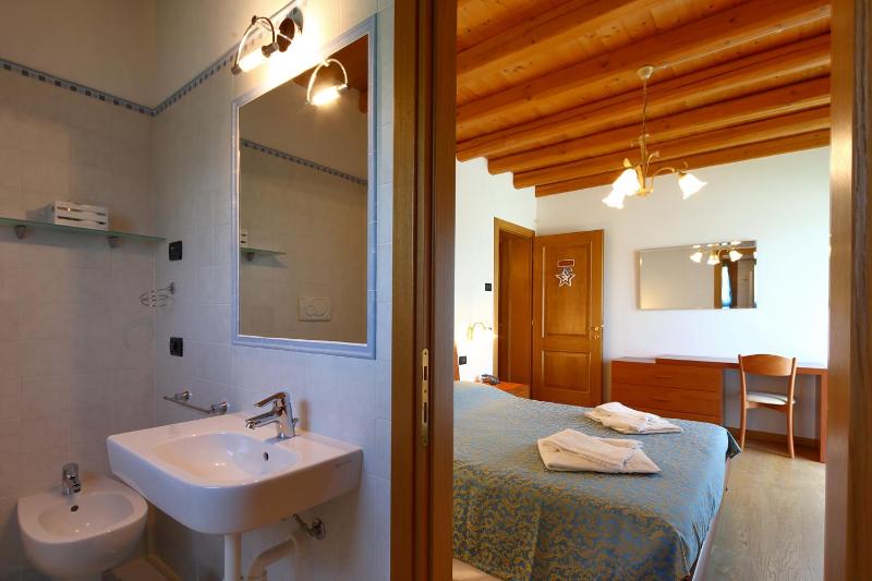 Double Room with Private Bathroom image 4