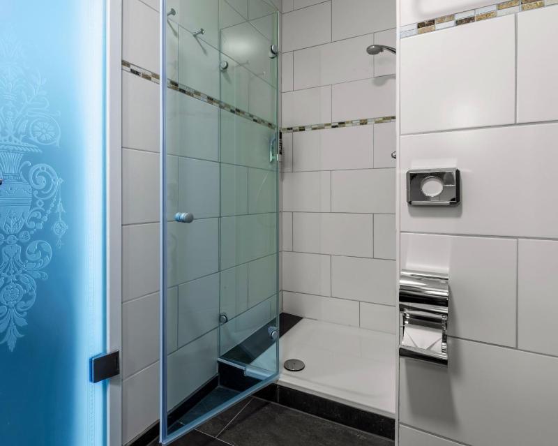 Junior Suite with Sea View image 4