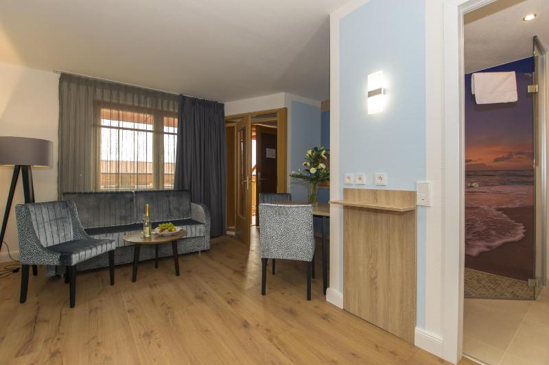 One-Bedroom Apartment image 3