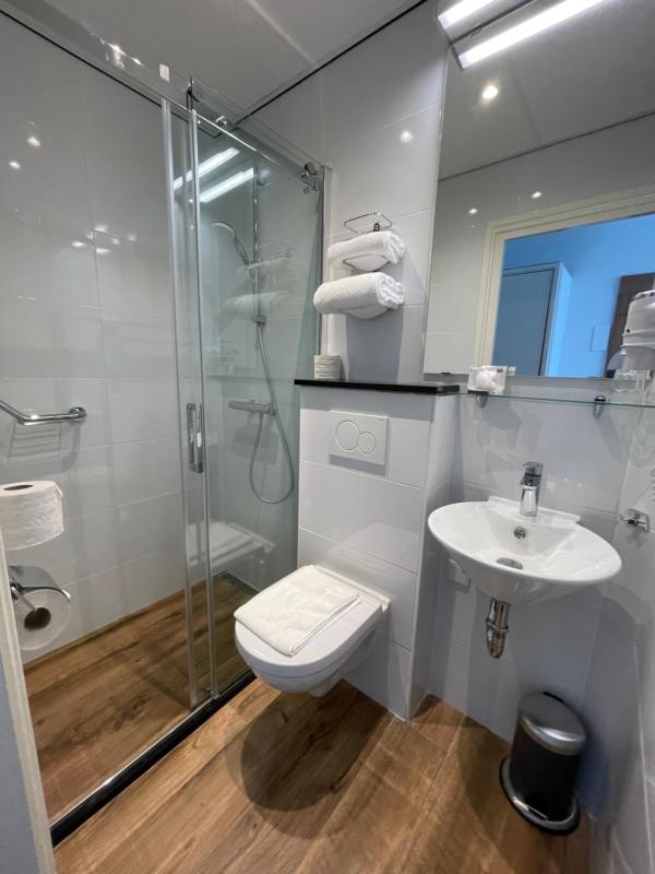 Single Room with Shower image 2