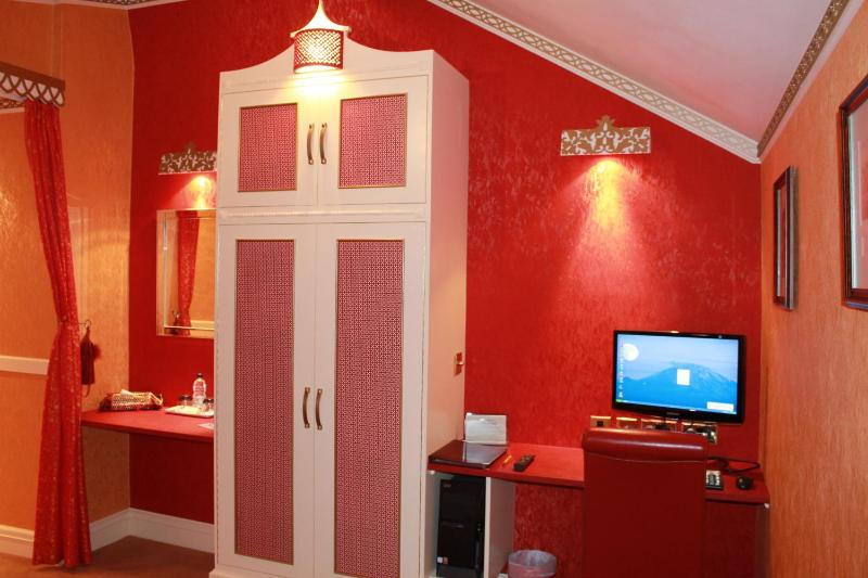 Large Double Room image 2