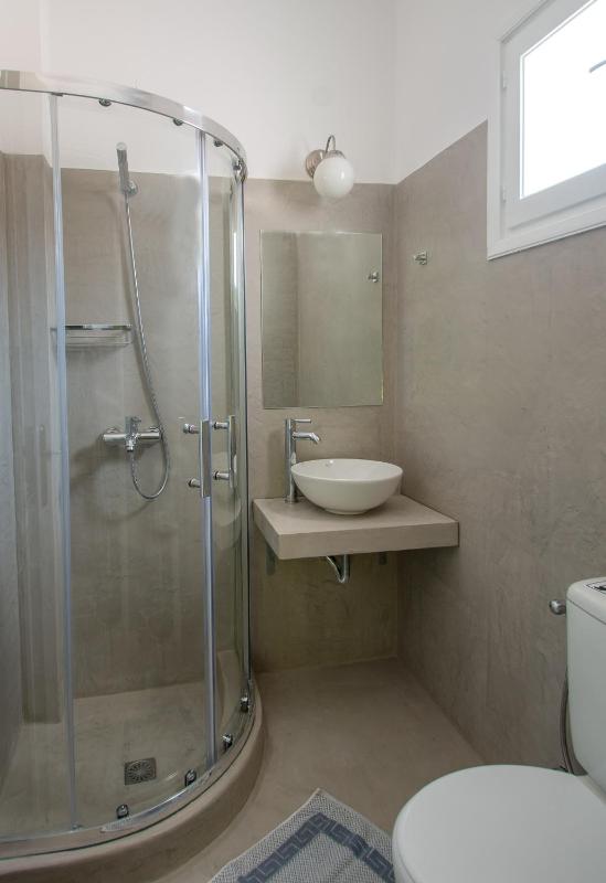 Queen Room with Garden View image 4
