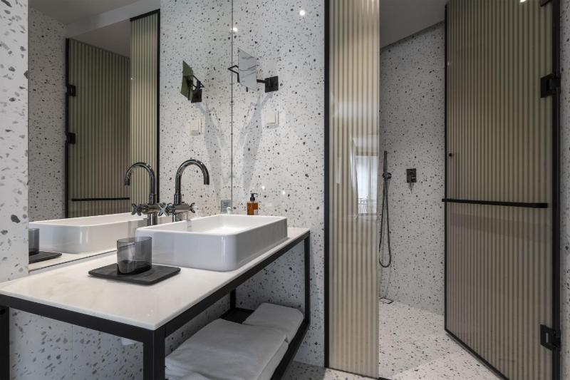 City Room image 2