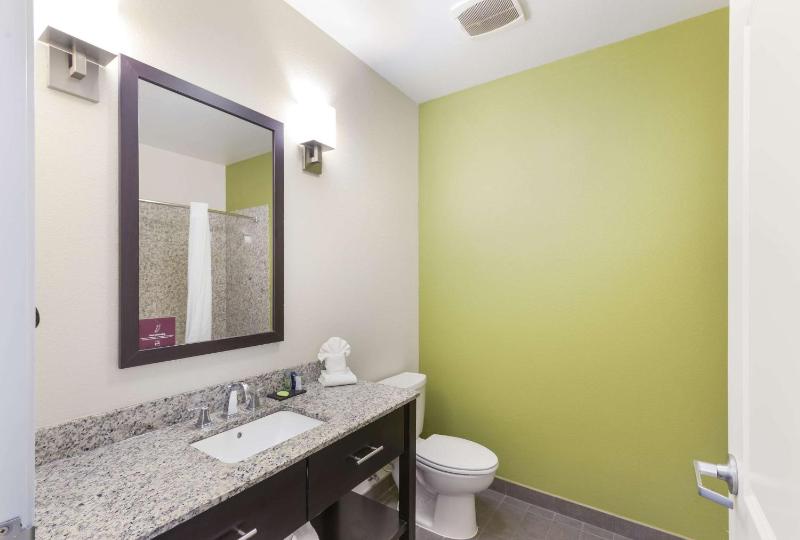 King Room - Non-Smoking image 2