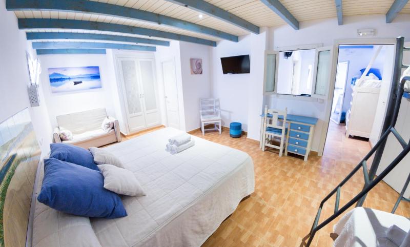 Quadruple Room image 4