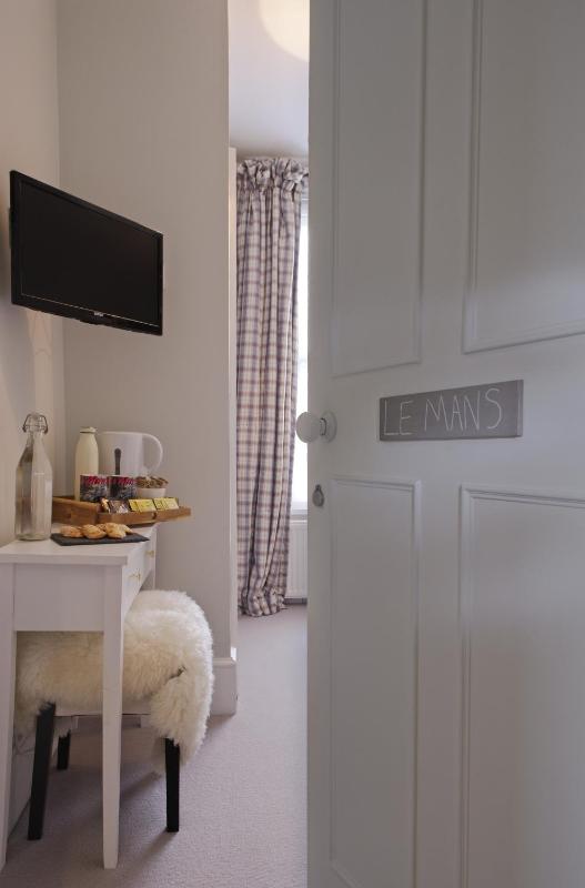 Queen Double Room image 1