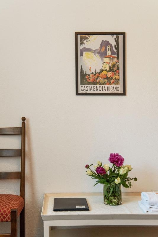 Single Room with Shared Bathroom image 3