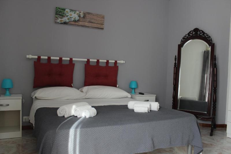 Deluxe Double Room with Balcony image 4