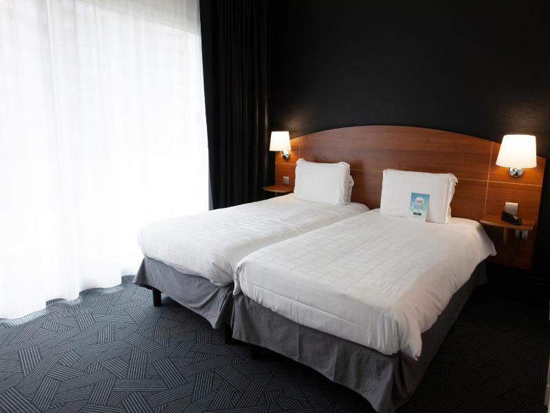 Superior Twin Room image 1