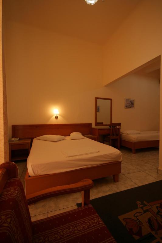 Quadruple Room image 3