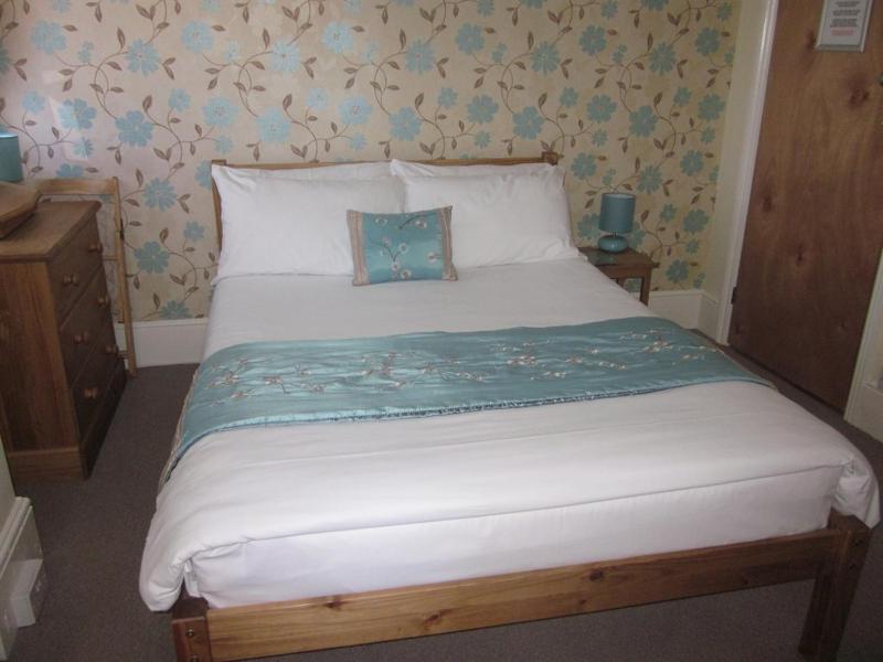 Double Room with Private Bathroom image 1