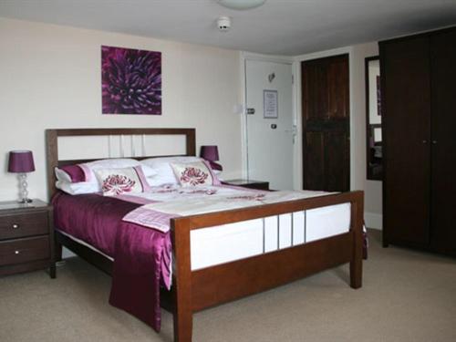 Double Room with Private Bathroom image 3