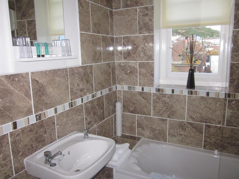 Double Room with Private Bathroom image 3