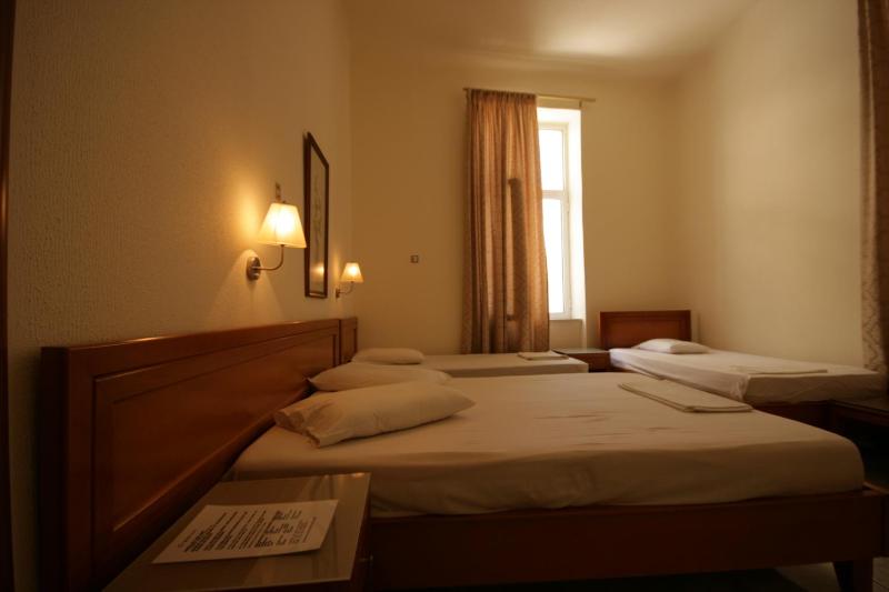 Quadruple Room image 4