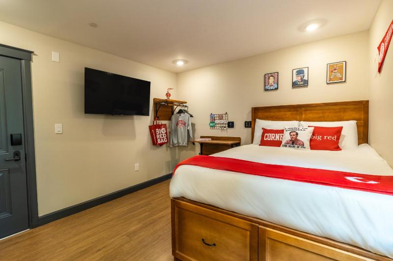 Queen Room image 3