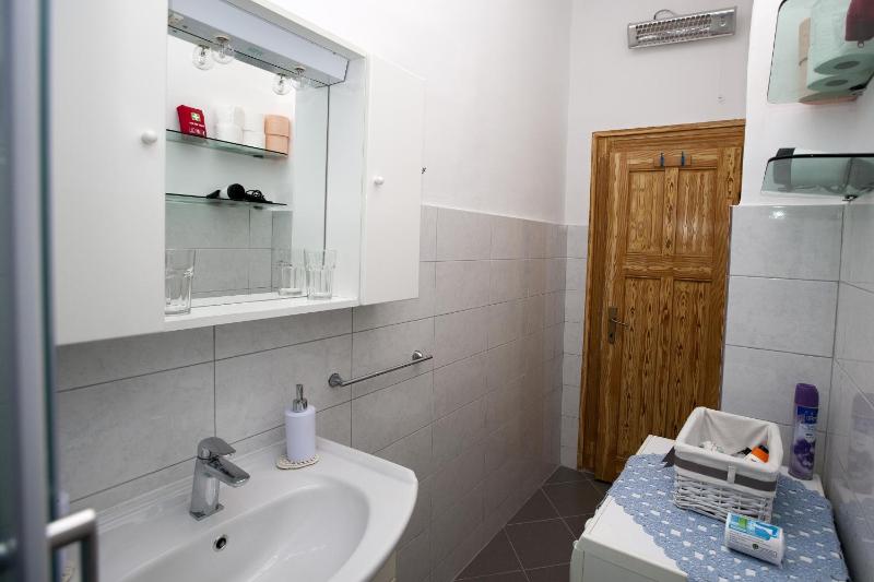 One Bedroom Apartment with Balcony image 4