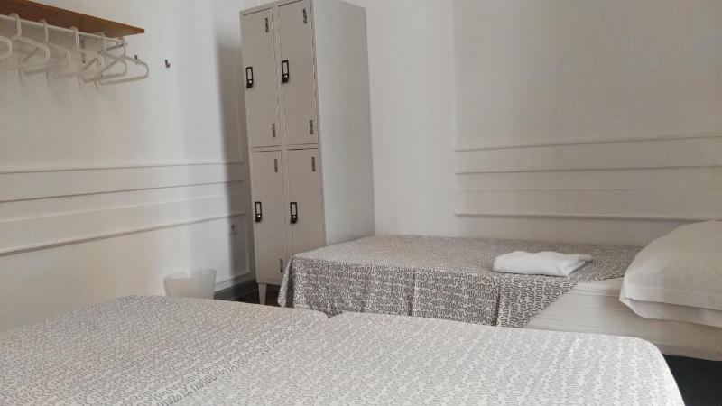 Triple Room with Shared Bathroom image 3