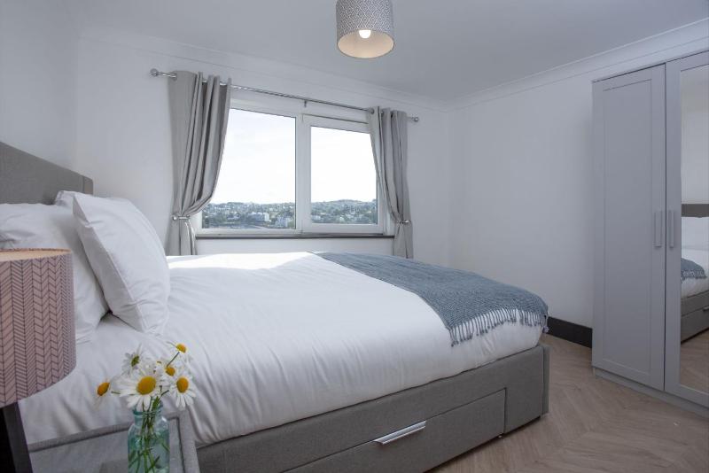 8 Bayview Vernon Court - image 7