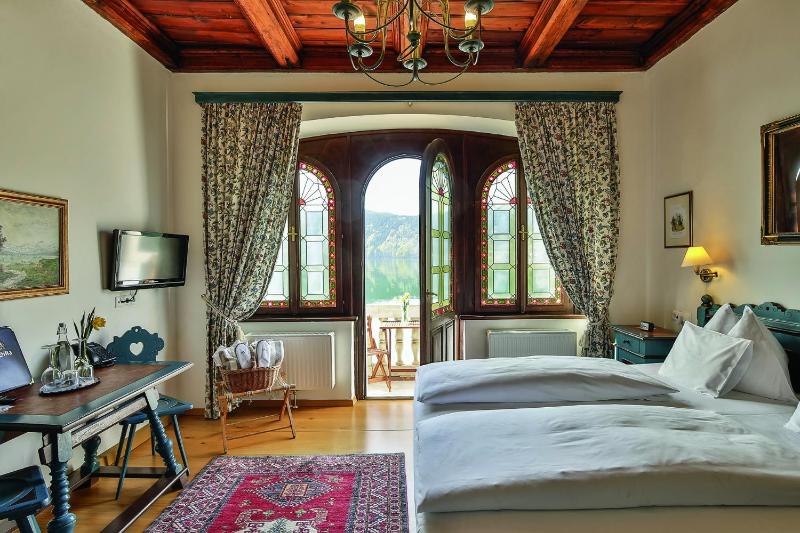 Double Room with Lake View image 1
