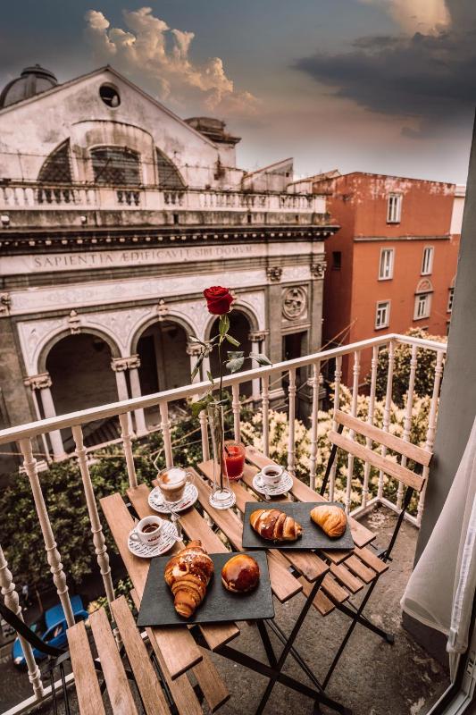 Deluxe Double Room with Balcony image 3