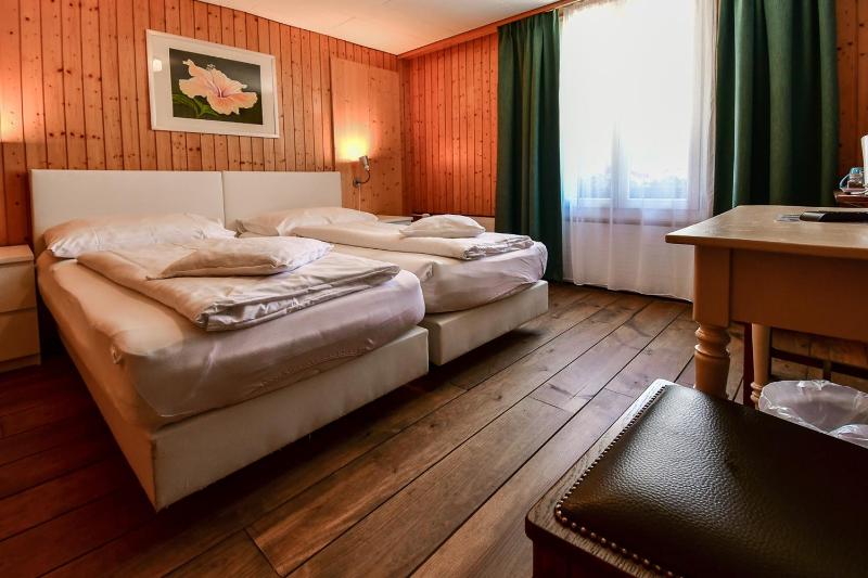Twin Room image 2