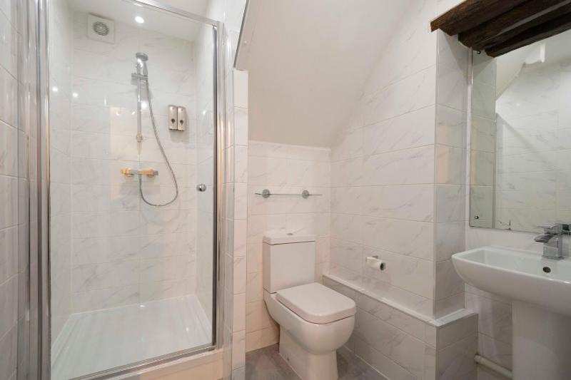 Superior Twin Room image 3