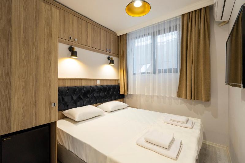 Single Room with Balcony image 2