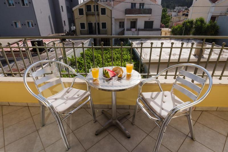 Chelmis Maria's City Villa - image 33