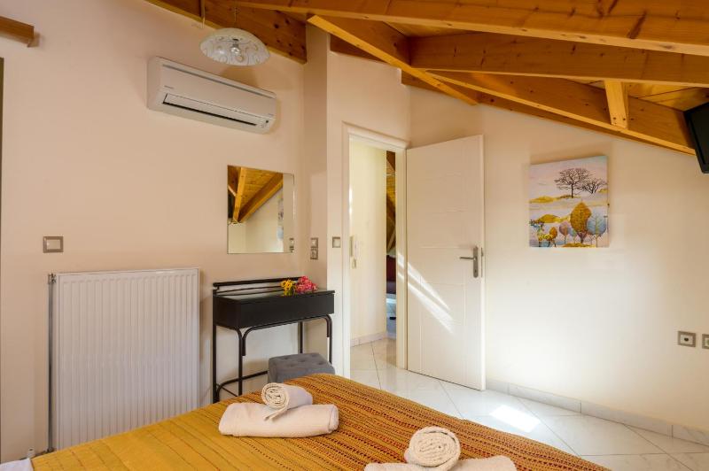 Chelmis Maria's City Villa - image 31