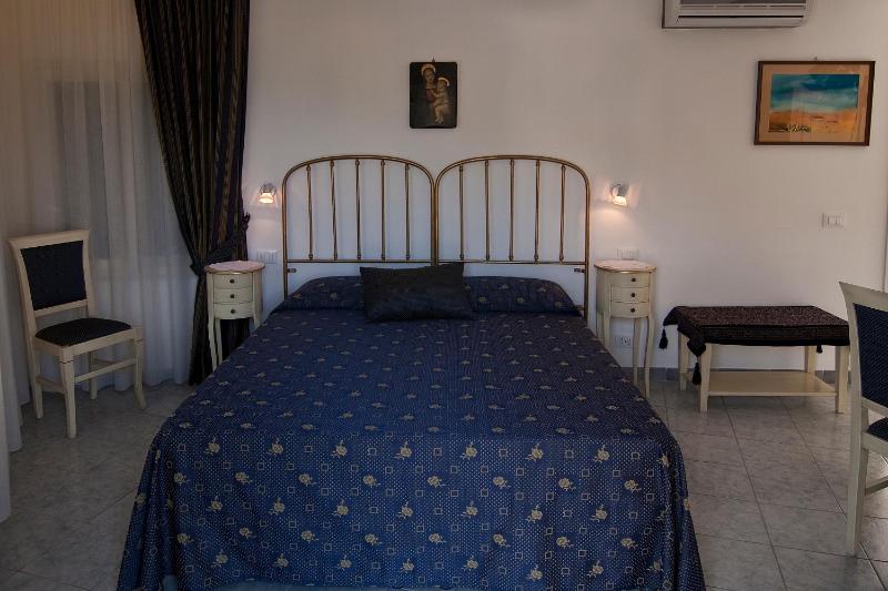 Comfort Double or Twin Room with Sea View image 2