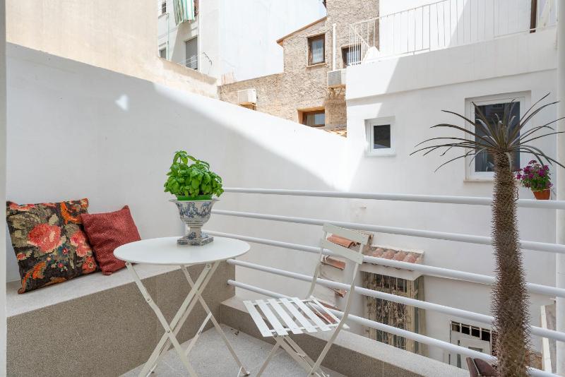 CUELLA CASA- Ortigia Holidays - image 2