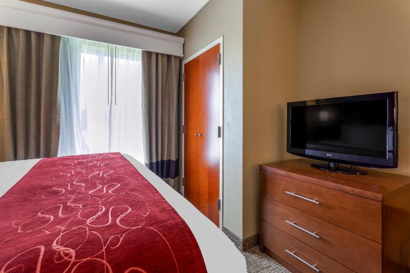 King Suite - Non-Smoking image 4