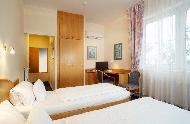 Double Room with Private Bathroom image 1