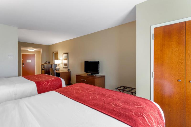 Queen Suite with Two Queen Beds - Non-Smoking image 3