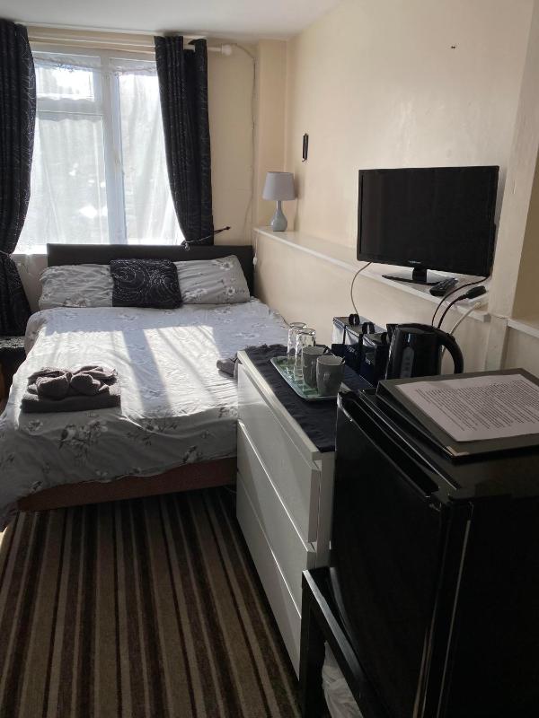 Double Room with Private Bathroom image 2