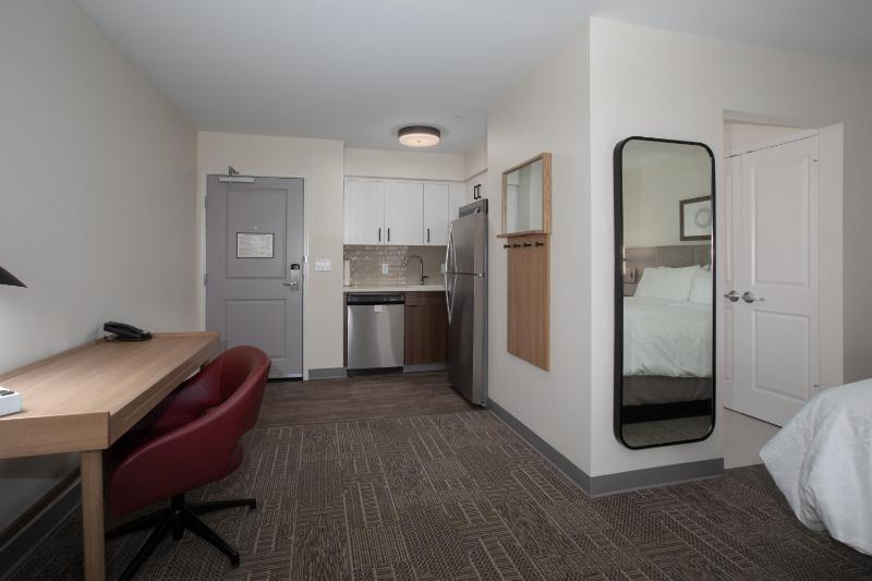 Studio Suite with Two Queen Beds image 3