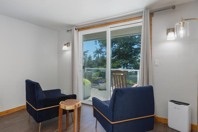 Superior King Room image 4