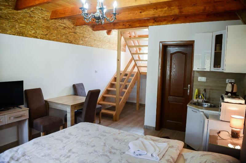 Studio Apartment image 4
