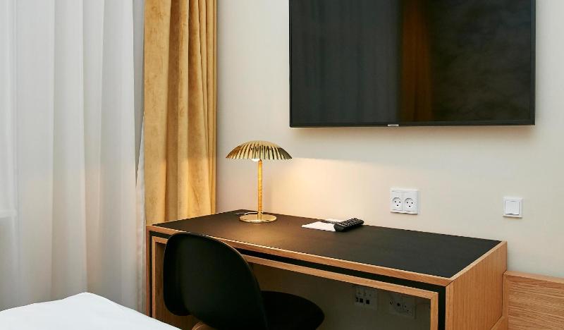 Small Double Room image 3