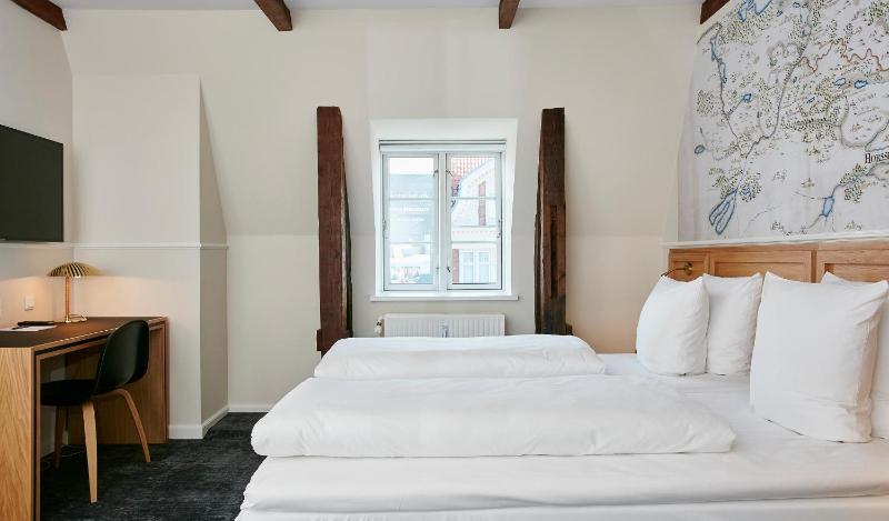 Deluxe Double Room image 4