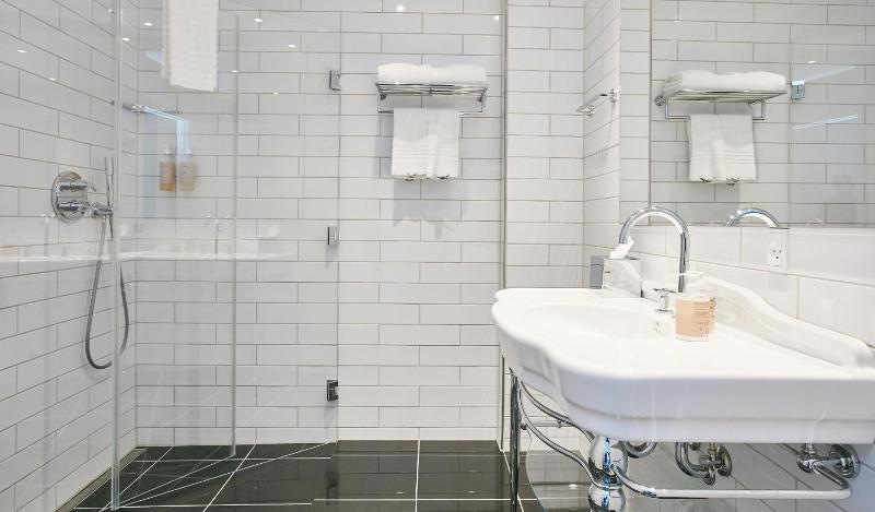 Deluxe Double Room image 3