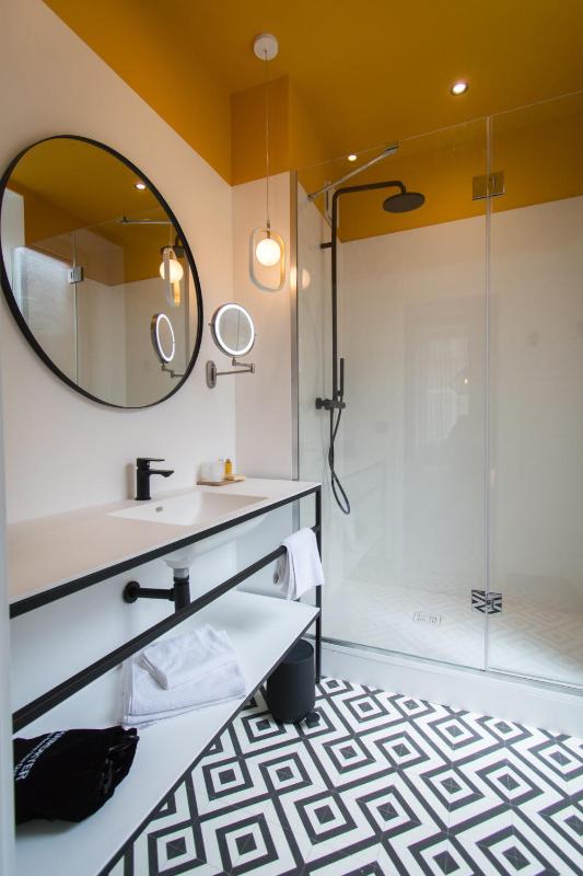 Twin Room image 2