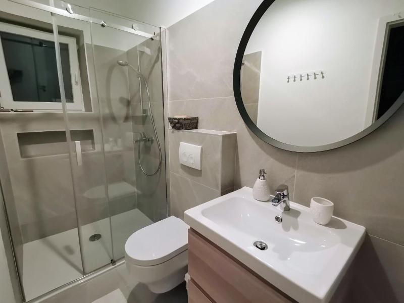 Fisher King Apartments 350m to Beach & Town with Terrace - image 6