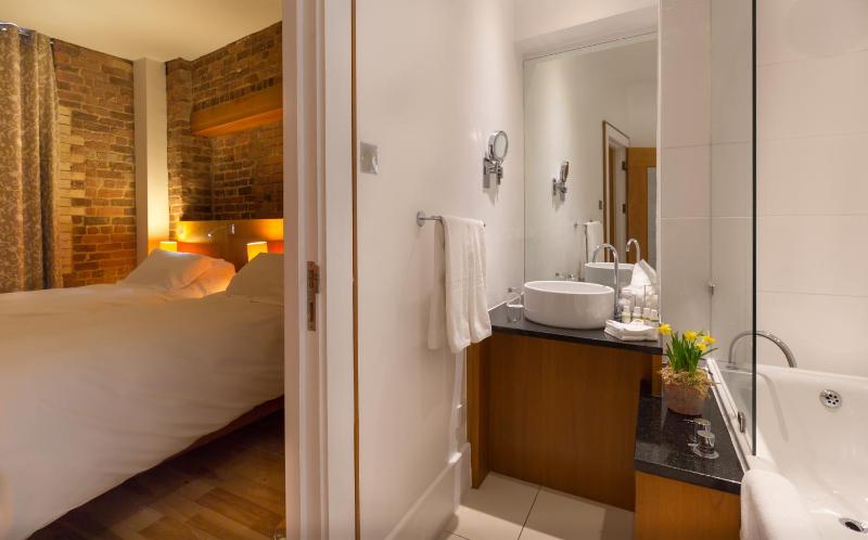 Twin Room image 2